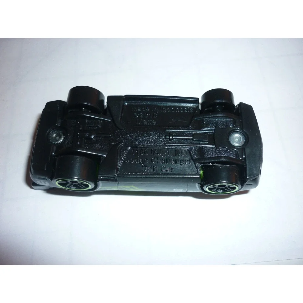 Hot Wheels Dodge Challenger Drift Car Black Green 1:64 Scale Diecast‎ Toy 2010